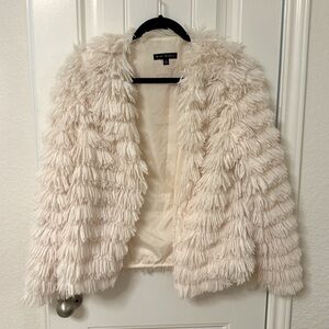 ✨SOLD Fluffy cream white jacket